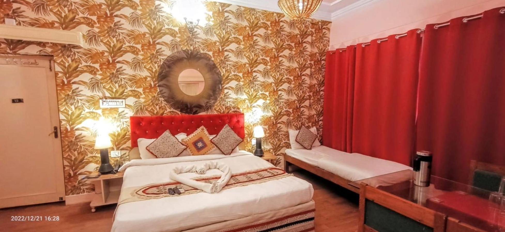 Hotel Pink Palace Jaipur Exteriör bild